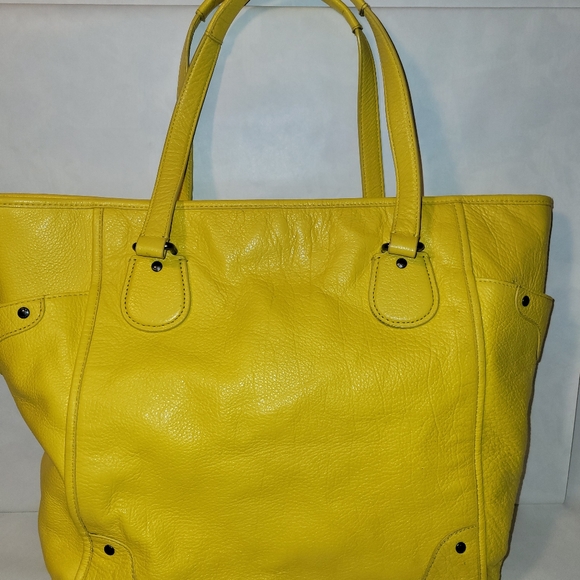 GUC COACH Pebbled Leather Tote - YELLOW - Picture 3 of 12